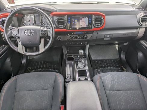 Used 2017 Toyota Tacoma TRD Off-Road w/ Premium & Technology Package image 15