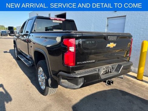 Used 2024 Chevrolet Silverado 2500 LTZ w/ LTZ Plus Package AWD/4WD image 9