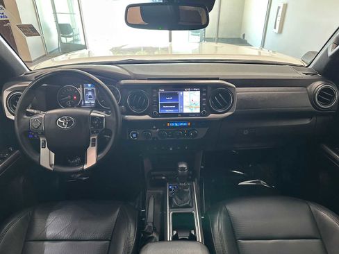 Used 2021 Toyota Tacoma Limited AWD/4WD image 10