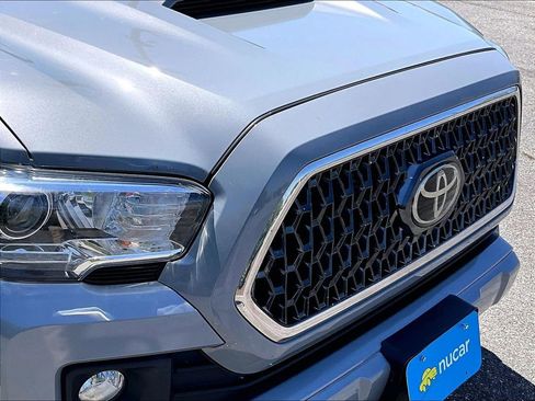 Used 2019 Toyota Tacoma TRD Sport w/ TRD Premium Sport Package AWD/4WD image 32