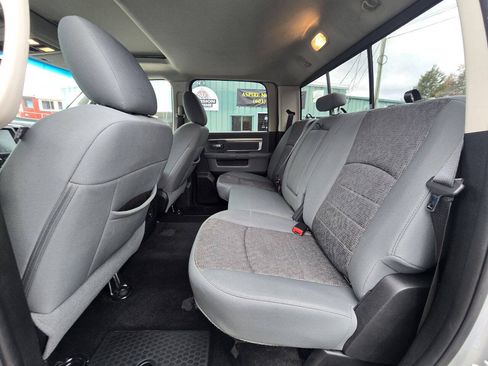 Used 2015 RAM 1500 Classic SLT w/ SLT Plus D←cor Group AWD/4WD image 15