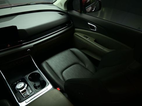 Used 2025 Kia Carnival EX image 47