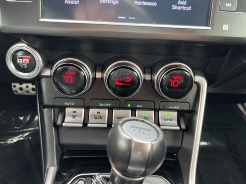 Used 2025 Toyota GR86 Premium w/ Performance Package RWD image 19