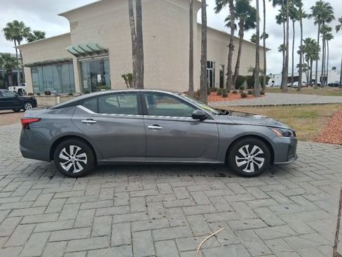 Used 2025 Nissan Altima 2.5 S FWD image 3