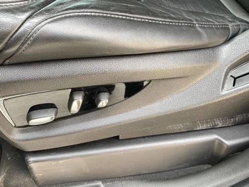 Used 2015 Cadillac Escalade Luxury image 24