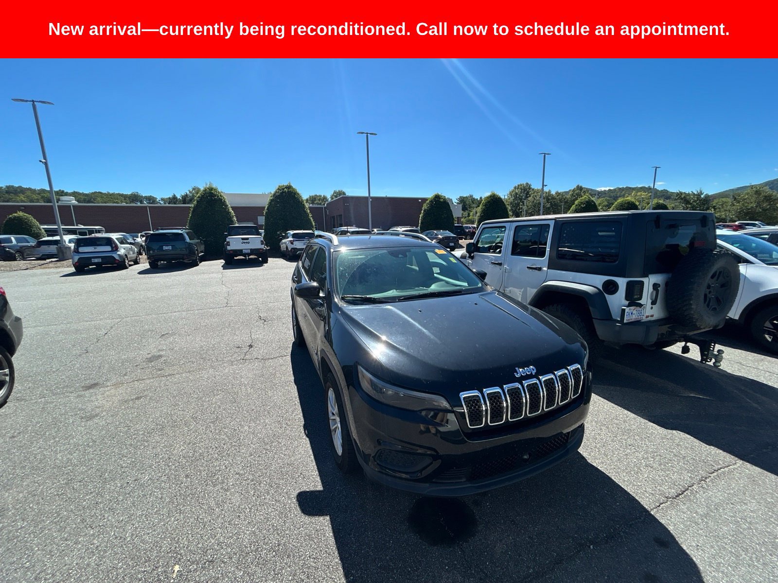 Used 2020 Jeep Cherokee Latitude w/ Cold Weather Group AWD/4WD image 14