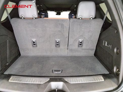 Used 2023 GMC Yukon Denali Ultimate image 9