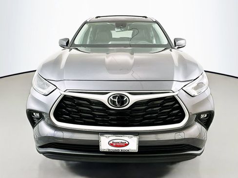 Certified 2024 Toyota Highlander XLE image 2