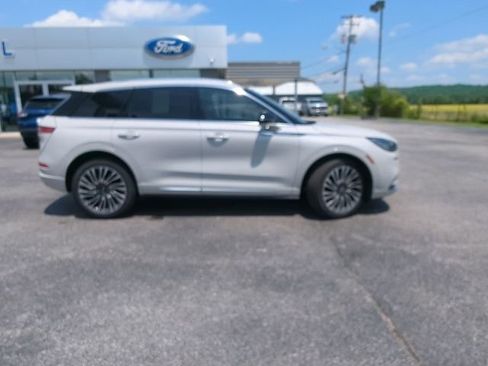 Used 2020 Lincoln Corsair Reserve FWD image 32