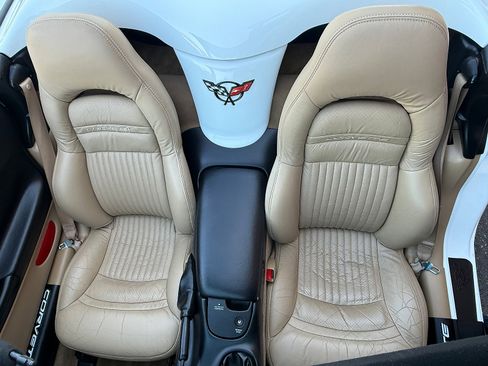 Used 2004 Chevrolet Corvette Convertible w/ Preferred Equipment Group image 32