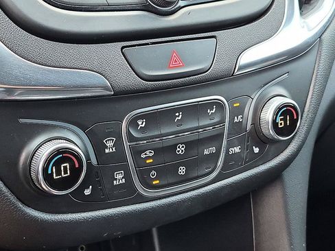 Used 2020 Chevrolet Equinox LT FWD image 24