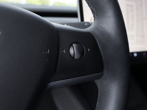 Used 2024 Tesla Model Y Long Range RWD image 23