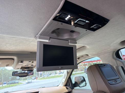 Used 2016 Cadillac Escalade ESV Platinum RWD image 14