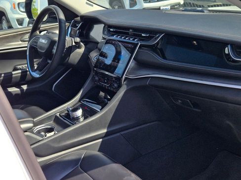 Used 2024 Jeep Grand Cherokee Limited 4xe image 7