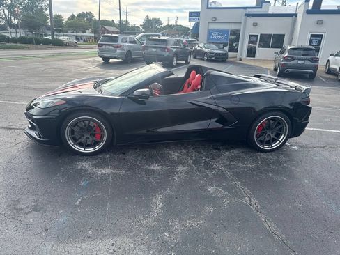 Used 2021 Chevrolet Corvette Stingray Premium Conv w/ Z51 Performance Package RWD image 2
