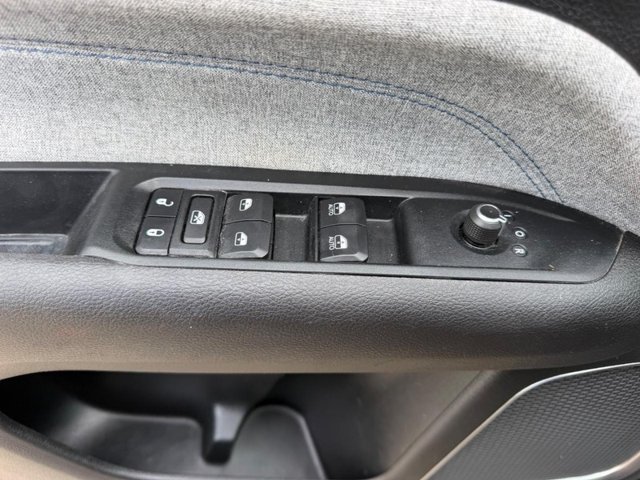 Used 2022 Jeep Compass Latitude AWD/4WD image 16
