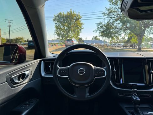 Used 2019 Volvo XC60 T6 Momentum w/ Protection Package Premier image 18