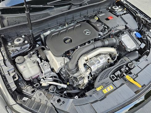 Used 2025 Mercedes-Benz GLB 250 image 27