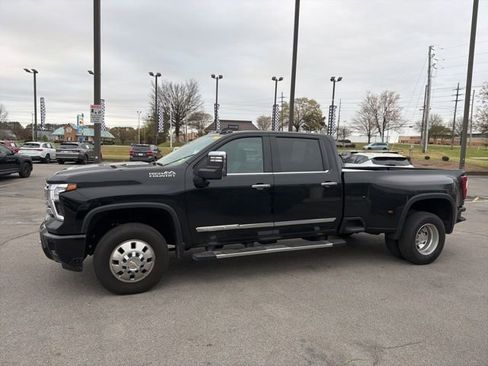 Used 2024 Chevrolet Silverado 3500 High Country w/ High Country Premium Package image 8