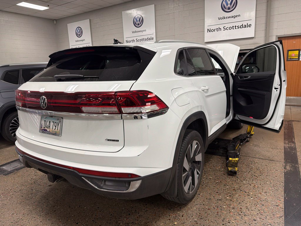 Used 2024 Volkswagen Atlas Cross Sport SE AWD/4WD image 9