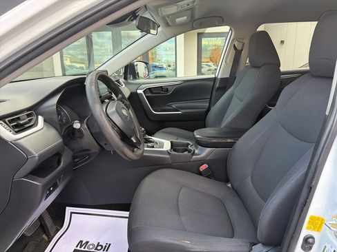 Used 2021 Toyota RAV4 LE image 29