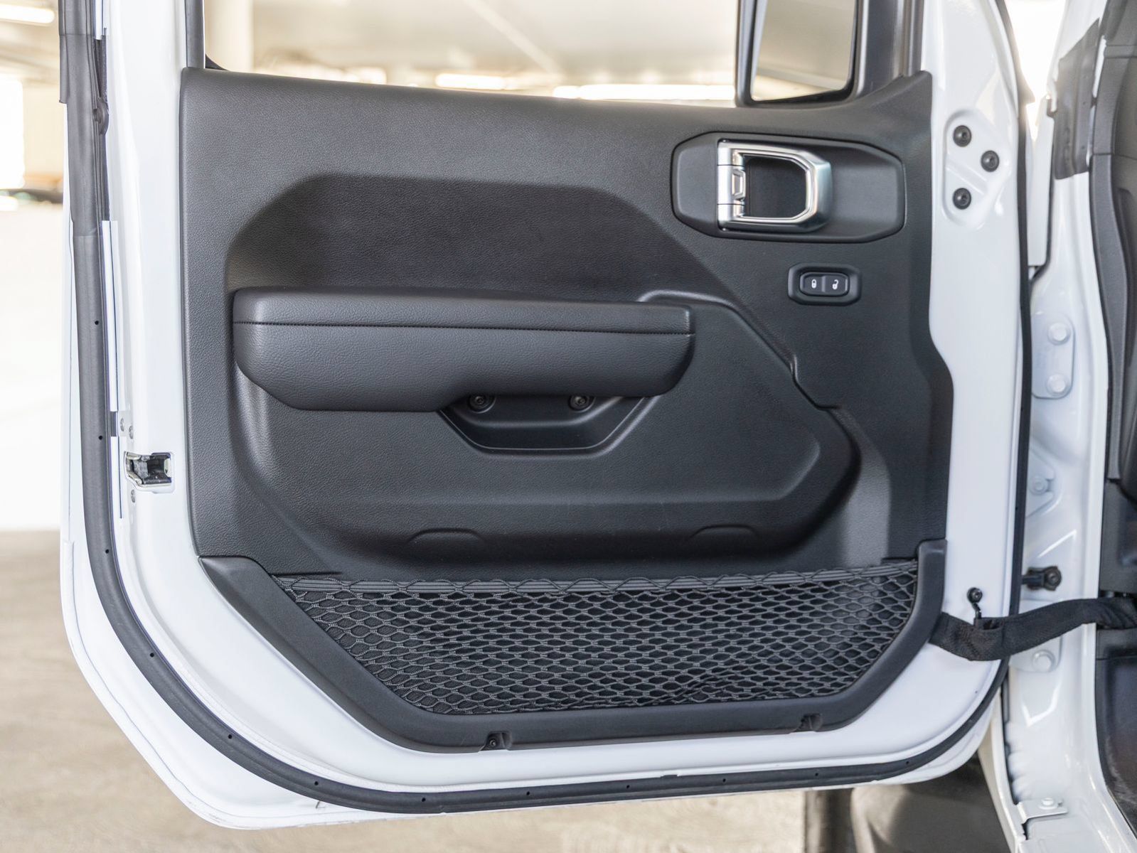 Used 2025 Jeep Wrangler Unlimited Sport AWD/4WD image 15
