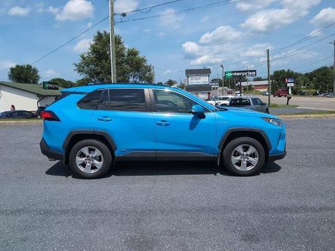 Used 2019 Toyota RAV4 LE w/ Carpet Mat Package AWD/4WD image 4