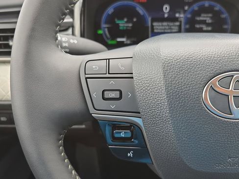 Used 2026 Toyota Camry XLE FWD image 17