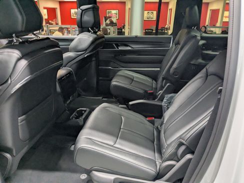 New 2026 Jeep Grand Wagoneer L Summit AWD/4WD image 10
