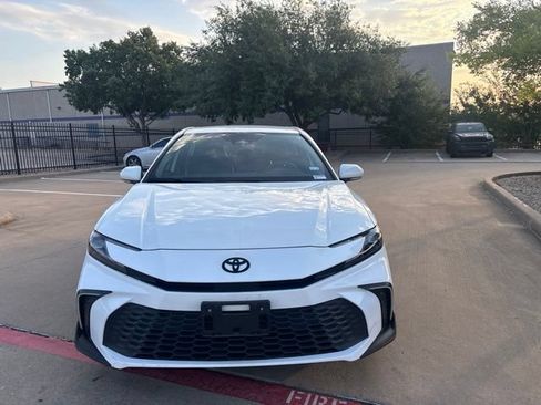Used 2025 Toyota Camry SE w/ Convenience Package FWD image 2