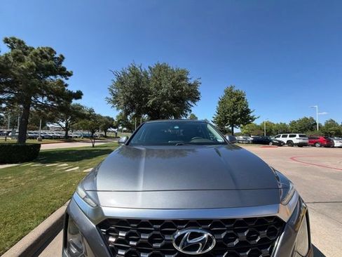 Used 2019 Hyundai Santa Fe SE FWD image 2