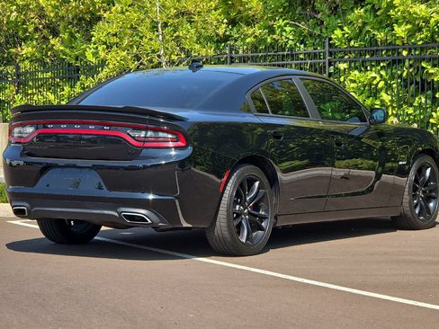Used 2017 Dodge Charger R/T w/ Blacktop Package RWD image 4