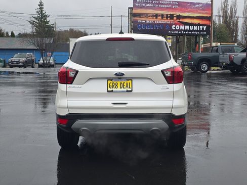 Used 2019 Ford Escape SE image 8