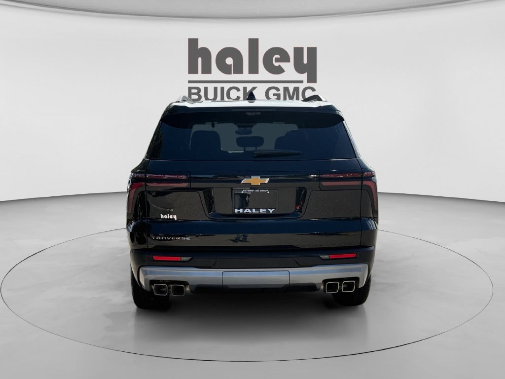 Used 2026 Chevrolet Traverse LT w/ Driver Confidence Package FWD image 4