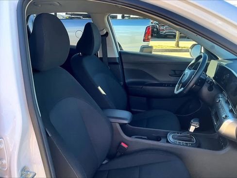 Used 2025 Hyundai Kona SEL image 9