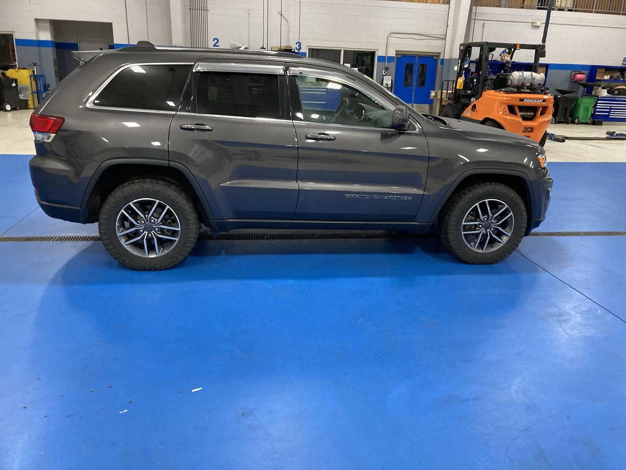 Used 2020 Jeep Grand Cherokee Laredo w/ Security & Convenience Group AWD/4WD image 8