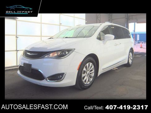 Used 2019 Chrysler Pacifica Touring-L image 1