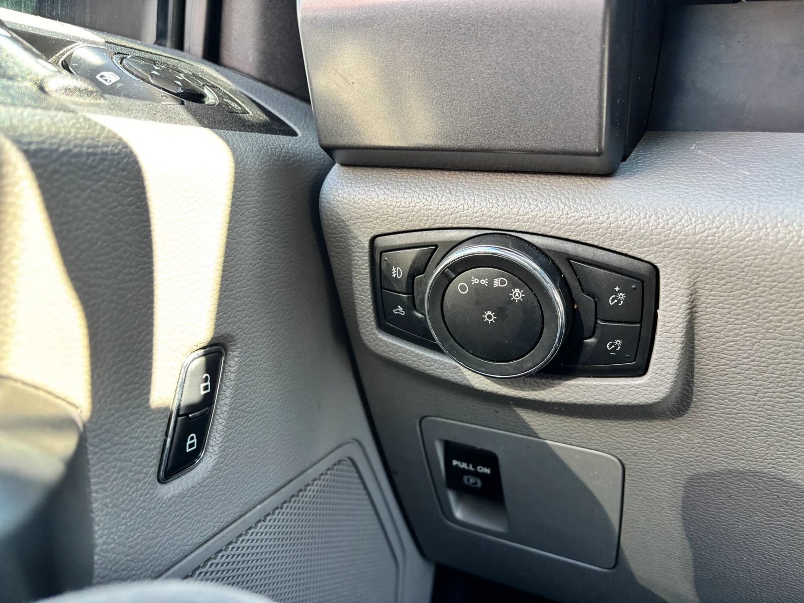 Used 2016 Ford F150 XLT AWD/4WD image 28