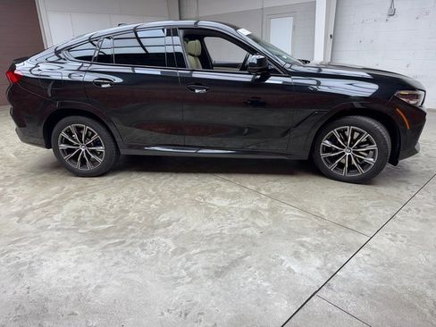 Used 2022 BMW X6 xDrive40i w/ M Sport Package image 6