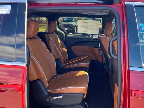 New 2026 Chrysler Pacifica Pinnacle image 34