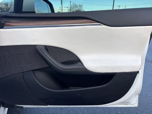 Used 2021 Tesla Model S Plaid image 11