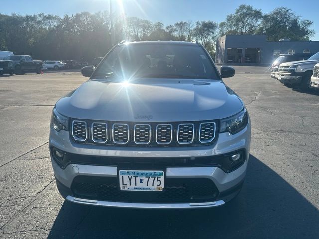 Used 2024 Jeep Compass Limited AWD/4WD image 2