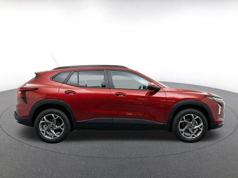 Used 2025 Chevrolet Trax LT FWD image 14