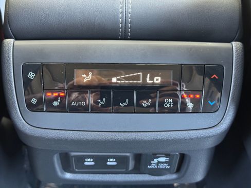 Used 2026 Nissan Pathfinder Platinum FWD image 36