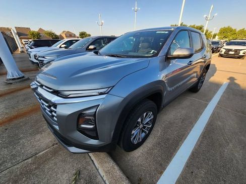 Used 2026 Chevrolet Equinox LT FWD image 3