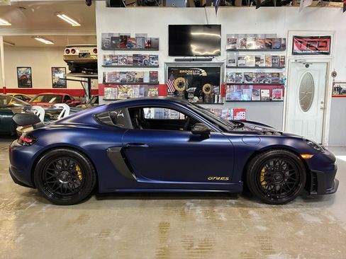 Used 2025 Porsche 718 Cayman GT4 RS RWD image 10