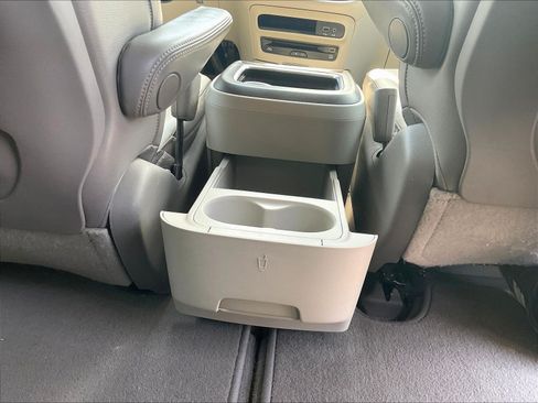 Used 2019 Chrysler Pacifica Touring-L Plus FWD image 10