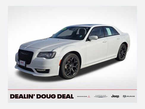 Used 2022 Chrysler 300 Touring L w/ Popular Equipment Group image 1