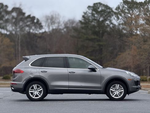 Used 2018 Porsche Cayenne Platinum Edition image 11