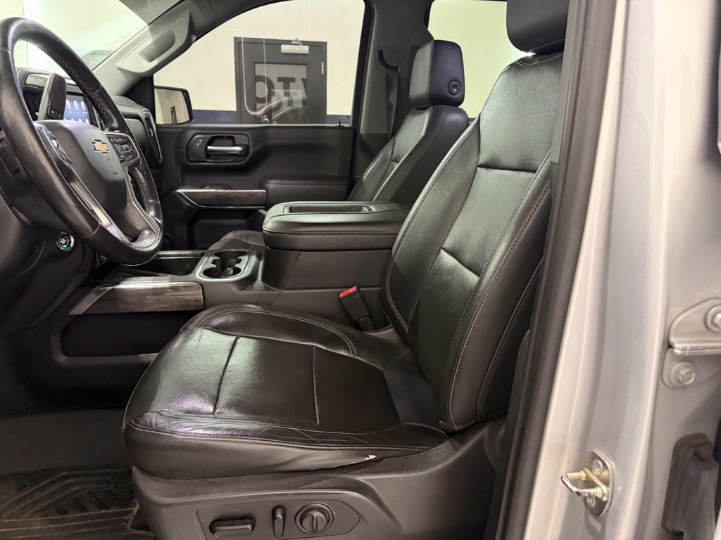 Used 2020 Chevrolet Silverado 1500 LTZ w/ LTZ Premium Package AWD/4WD image 16
